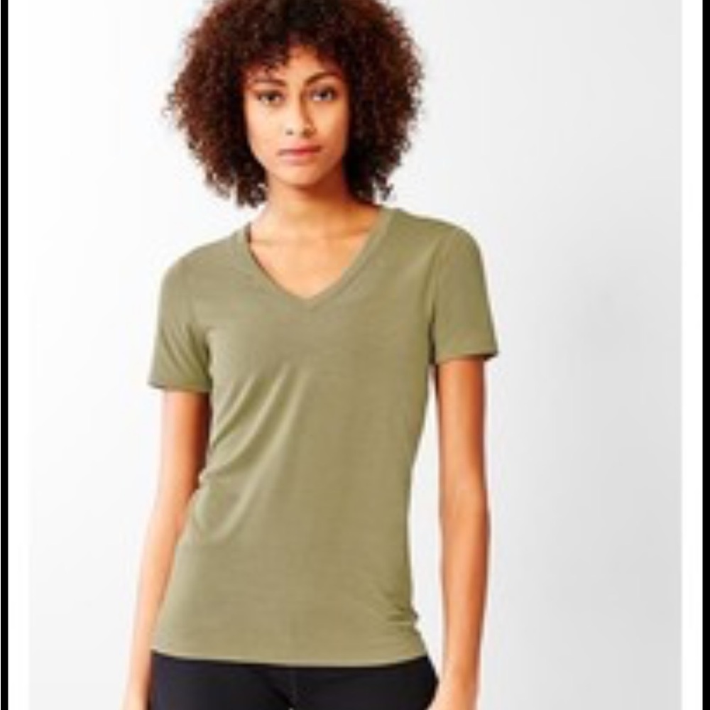 Gap Fit V-neck T-shirt